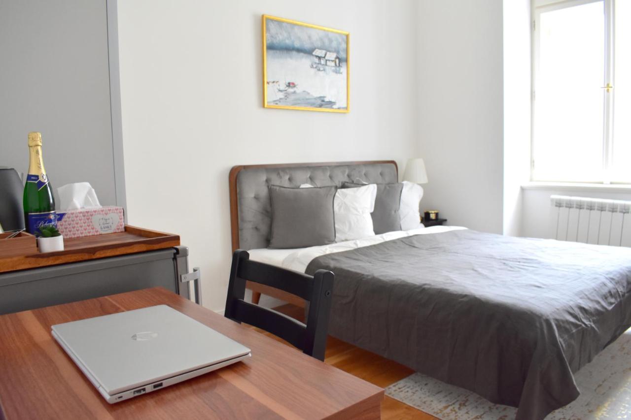 Lovely Apartment In Center プラハ エクステリア 写真