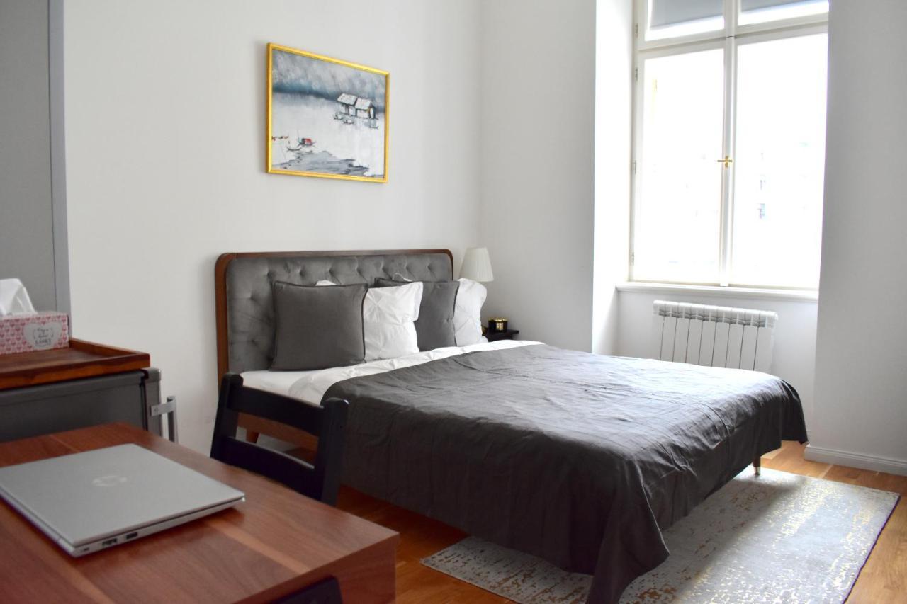 Lovely Apartment In Center プラハ エクステリア 写真