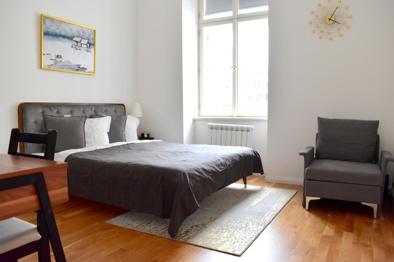 Lovely Apartment In Center プラハ エクステリア 写真
