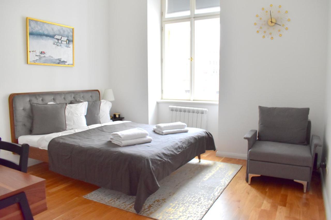 Lovely Apartment In Center プラハ エクステリア 写真